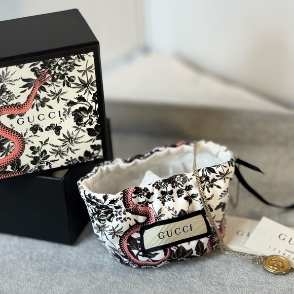 Gucci Gold Logo Pendant Necklace with Box/Dust Bag – Limited Snake Packaging - Picture 8 of 9